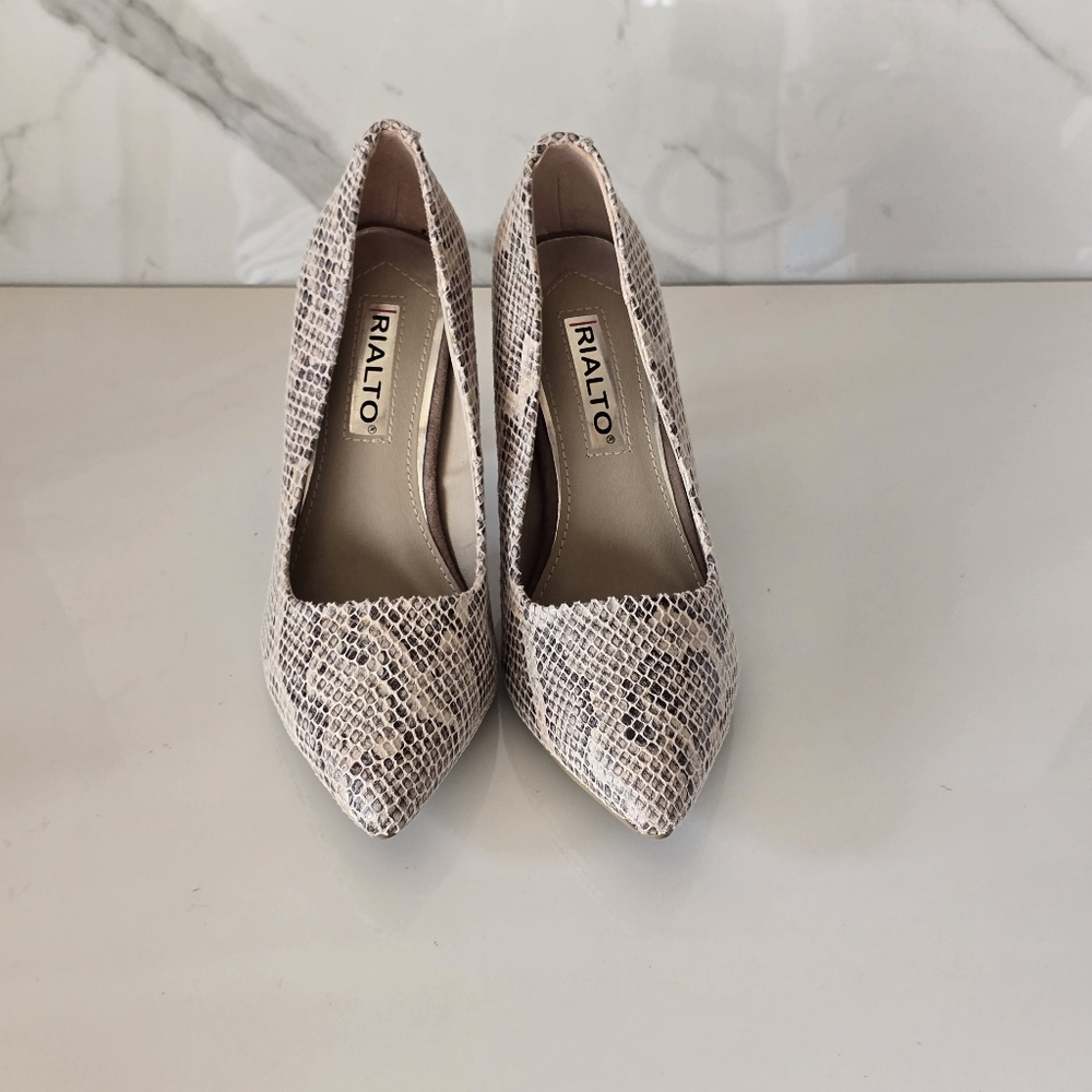 Python Snakeskin Patterned Pointy Torle Heeled Pu… - image 3